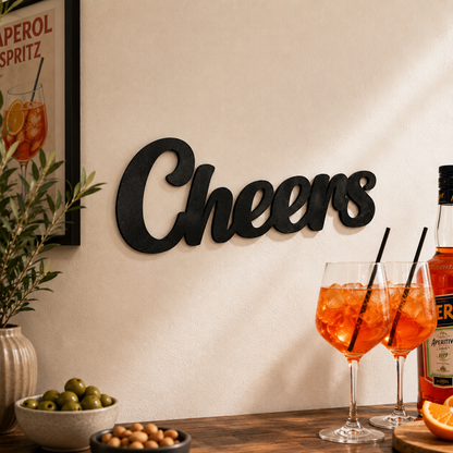 Klebendes Cheers Schild als moderne Wanddekoration