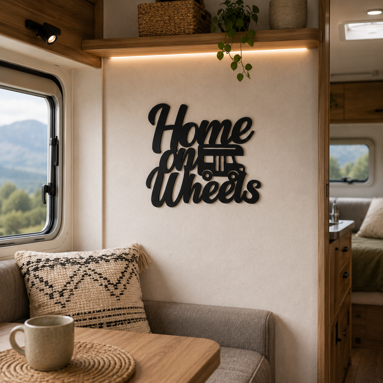 Klebendes Home on Wheels Schild als moderne Wanddekoration – Produktansicht 7
