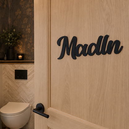 Klebendes Madl Schild als moderne Türdekoration – Produktansicht 7