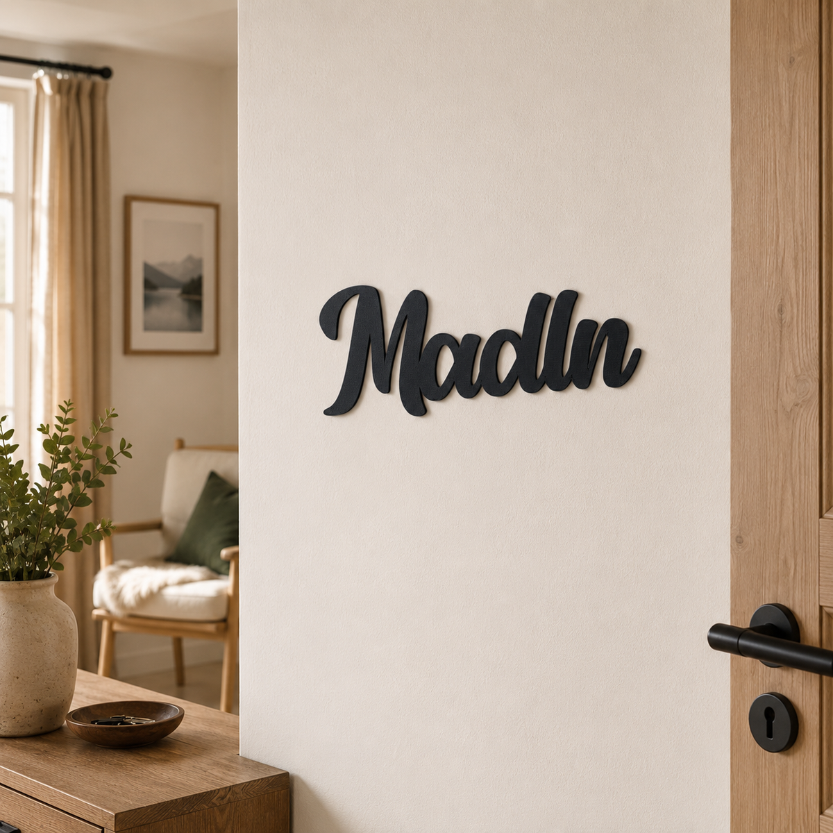 Madl Schild im Anwendungsbeispiel an der Wand