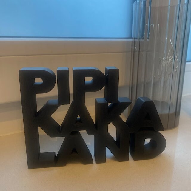 Pipi Kaka Land Aufsteller zum Hinstellen als moderne Dekoration – Produktansicht 8