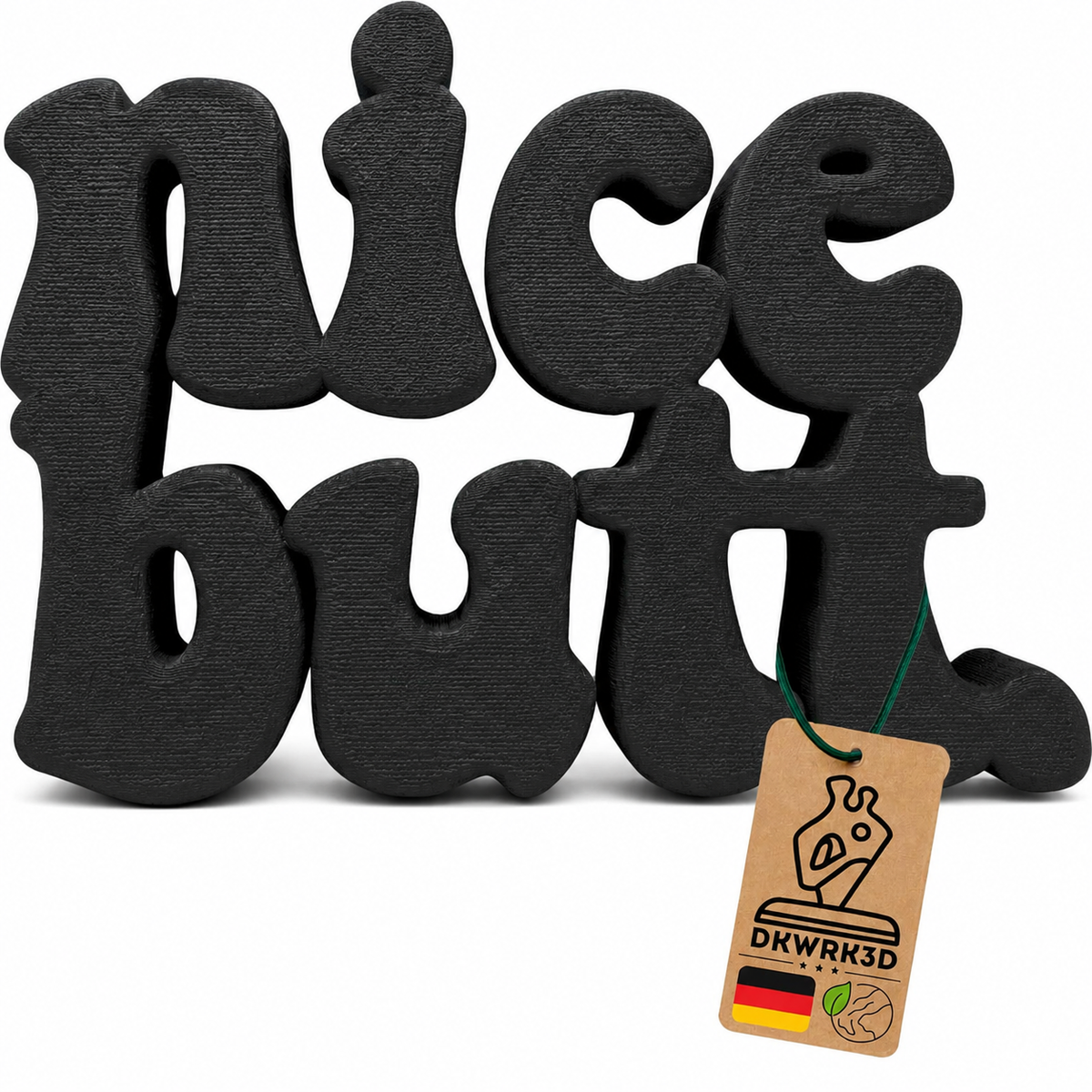 Nice Butt Aufsteller in Schwarz mit Anhänger 'Dekoartikel aus Deutschland' vor weißem Hintergrund